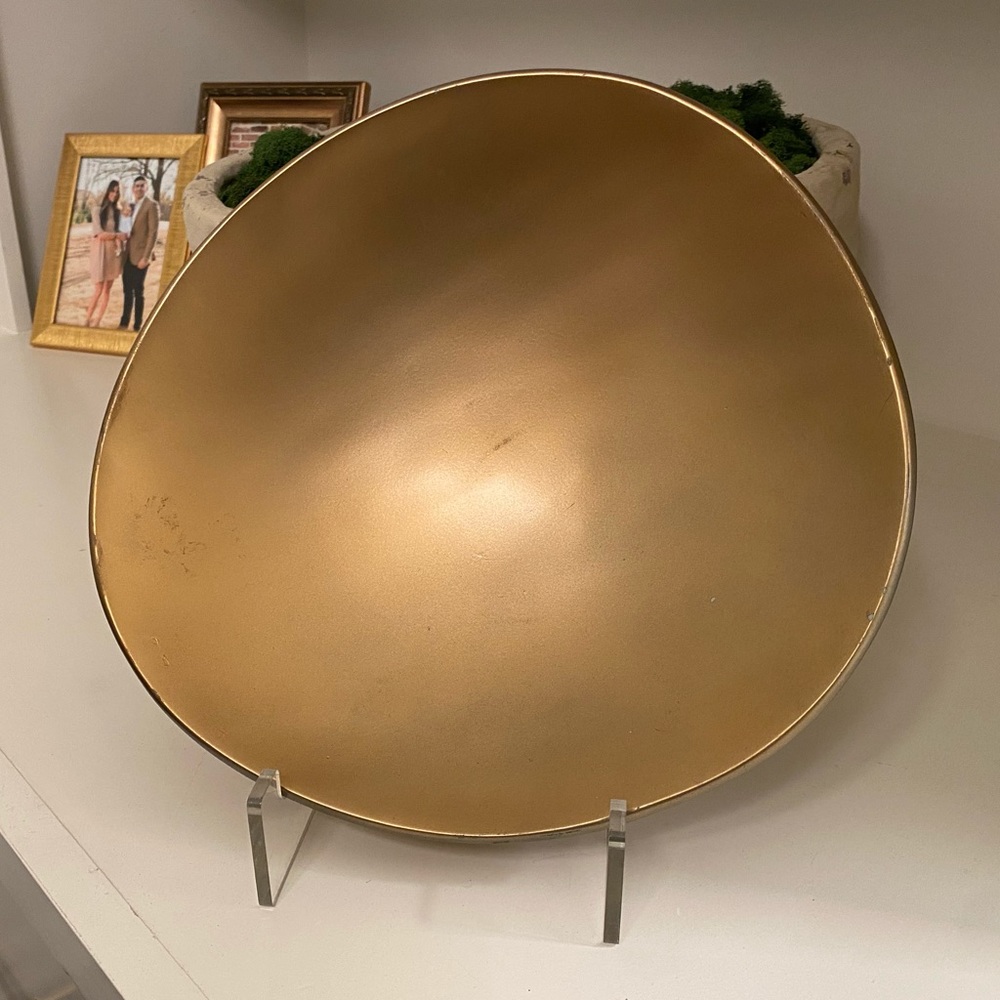 Gold bowl with stand